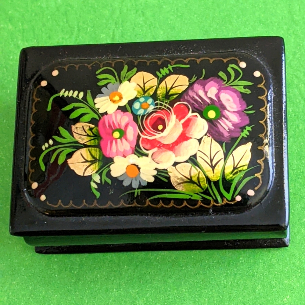 ♥️NWOT ANTIQUE HAND PAINTED WOODED BLACK 🖤 LACQUER JEWELRY BOX